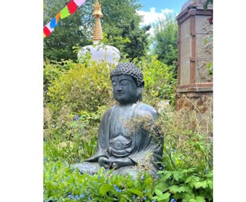 Buddastatue im Garten