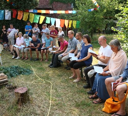 Gruppe im Garten